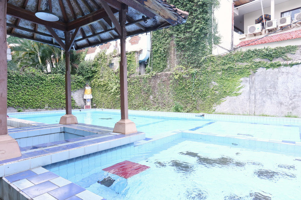 Kedin'S Inn Seminyak Exterior foto